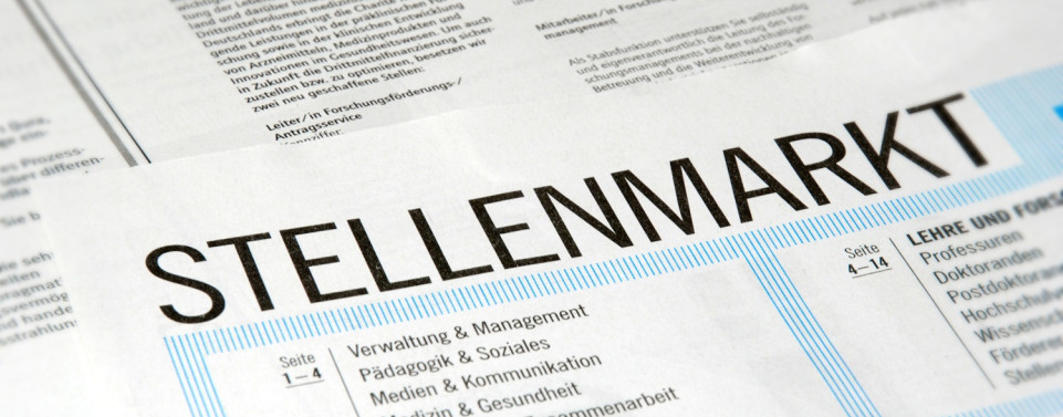 Zeitung mit Stellenmarkt