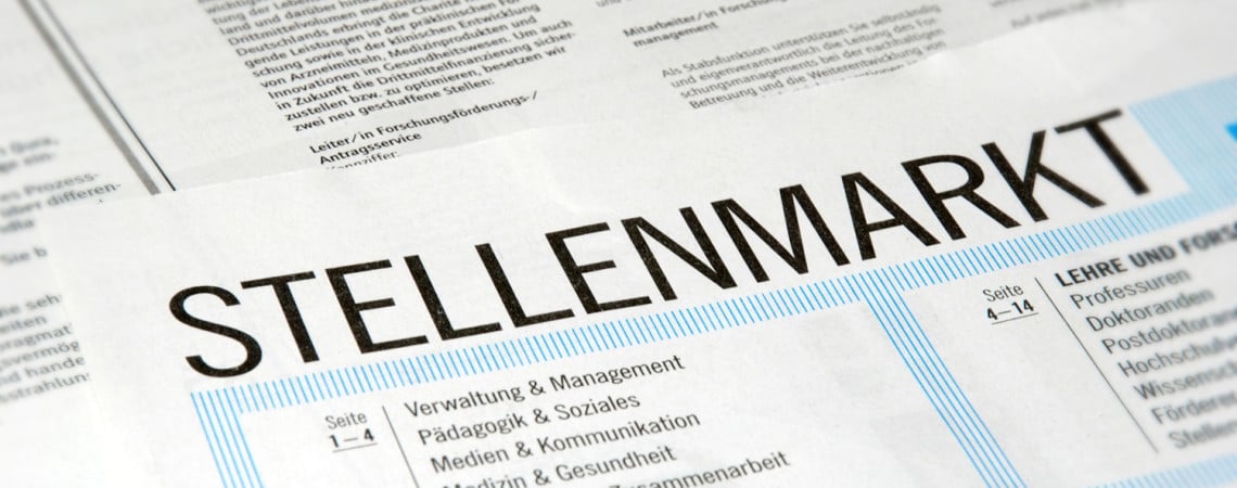 Zeitung mit Stellenmarkt