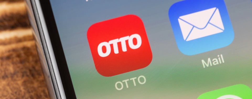 Handydisplay zeigt die OTTO App und sonstige Apps