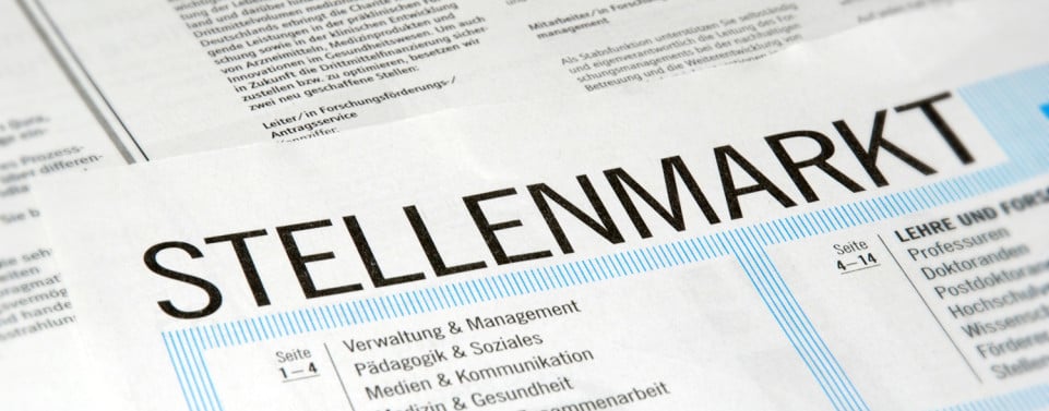 Zeitung mit Stellenmarkt
